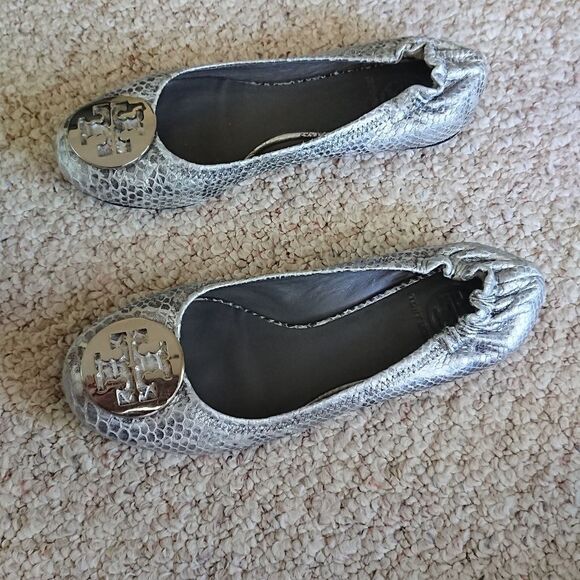 Tory Burch gray Leather Ballet Flat in gray/silver size 6.5 - Picture 1 of 11